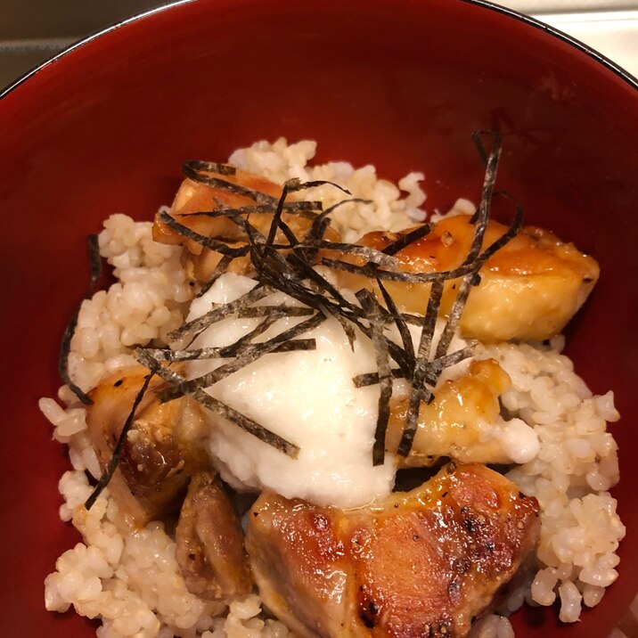 とろろで元気♪コチュジャンだれの焼き鳥とろろ丼♪